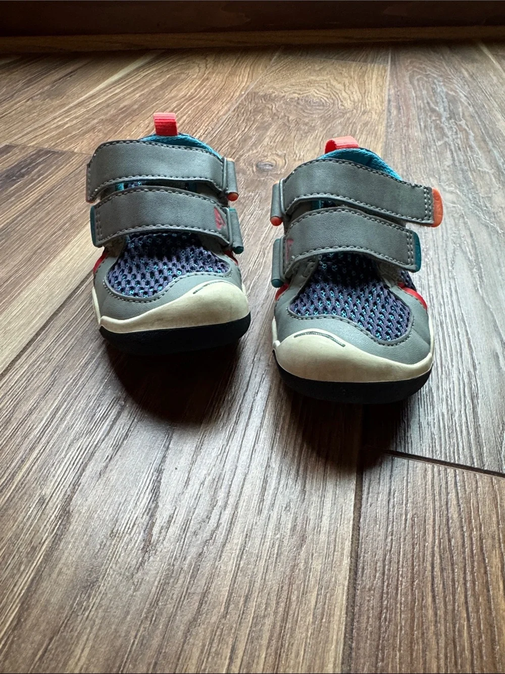 PLAE lightweight athletic